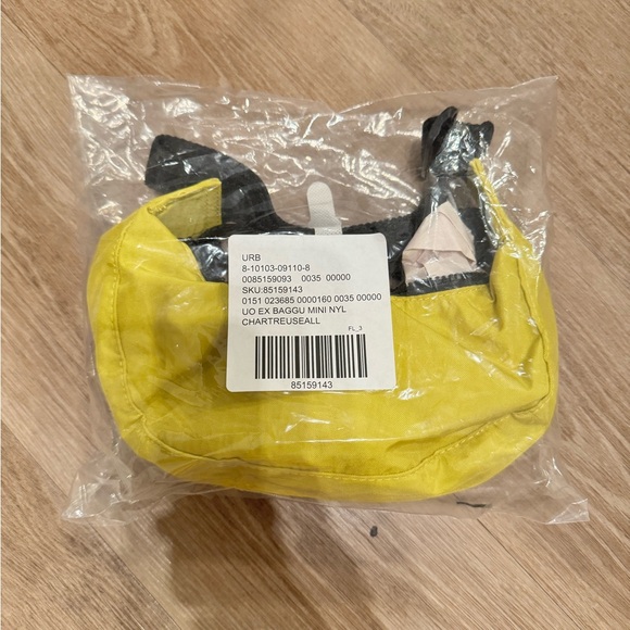 *DISCONTINUED* Baggu Mini Nylon Crescent Bag in Sour - Picture 3 of 5